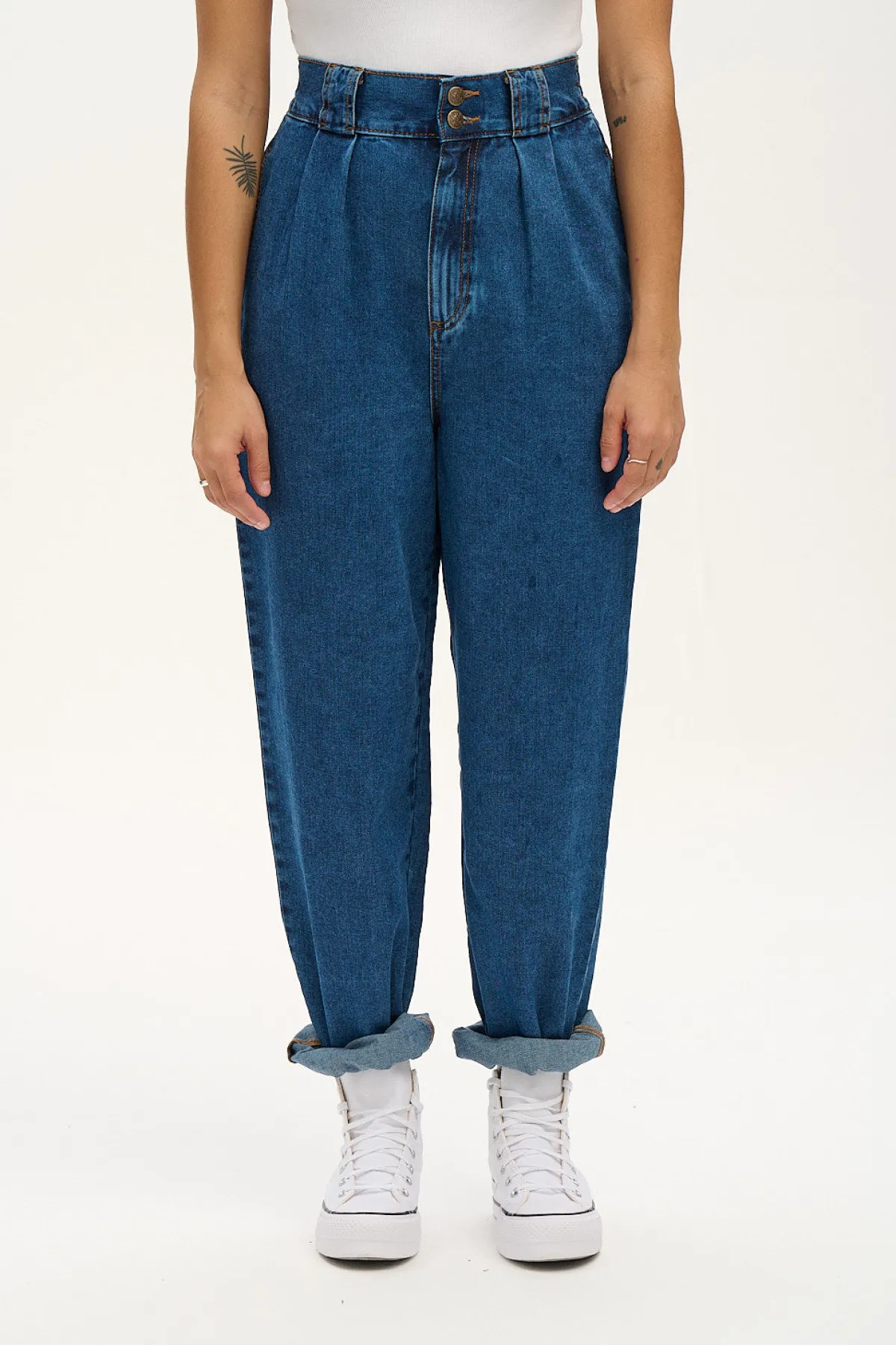 Lucy & Yak Addison - Tapered Denim Jeans in Mid Wash Blue