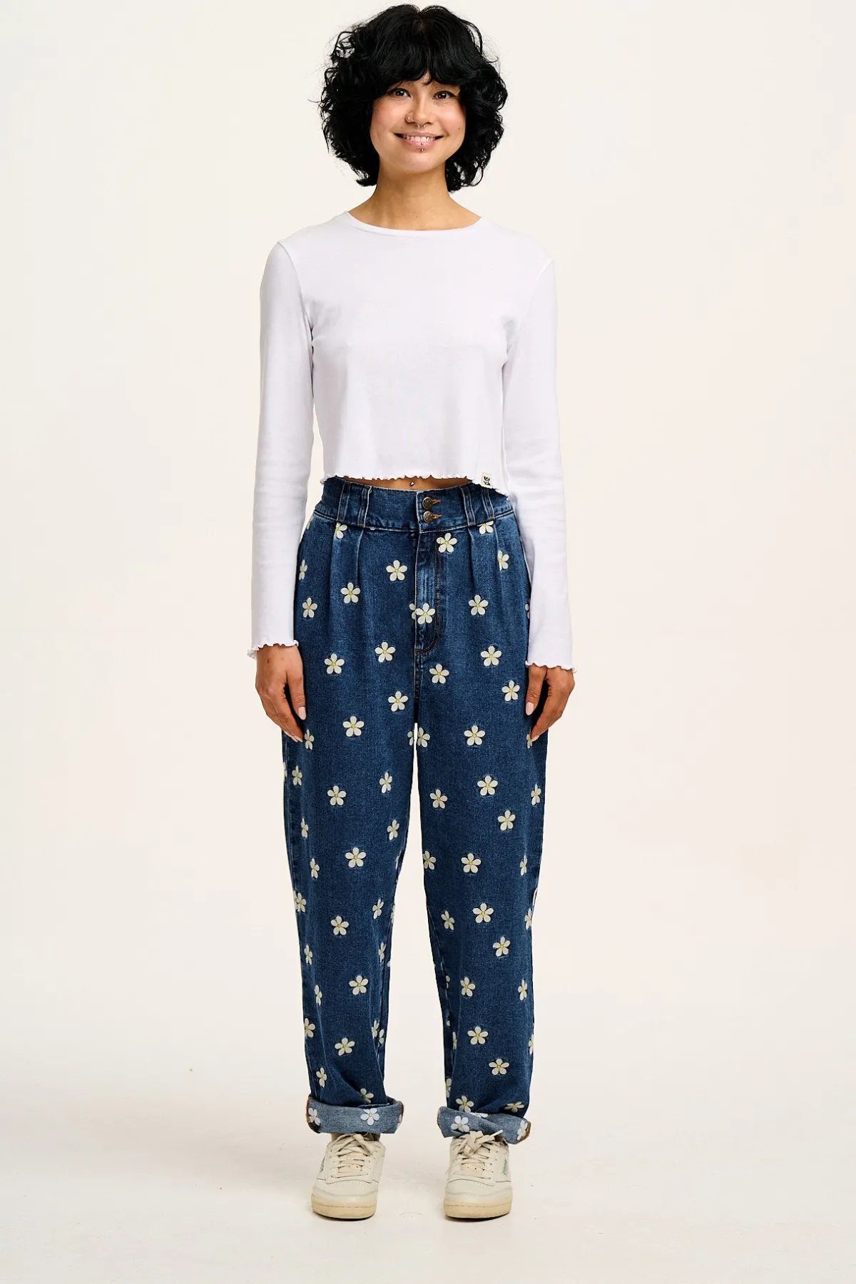 Lucy & Yak Addison - Tapered Denim Jeans in Mid Wash with Daisy Embroidery