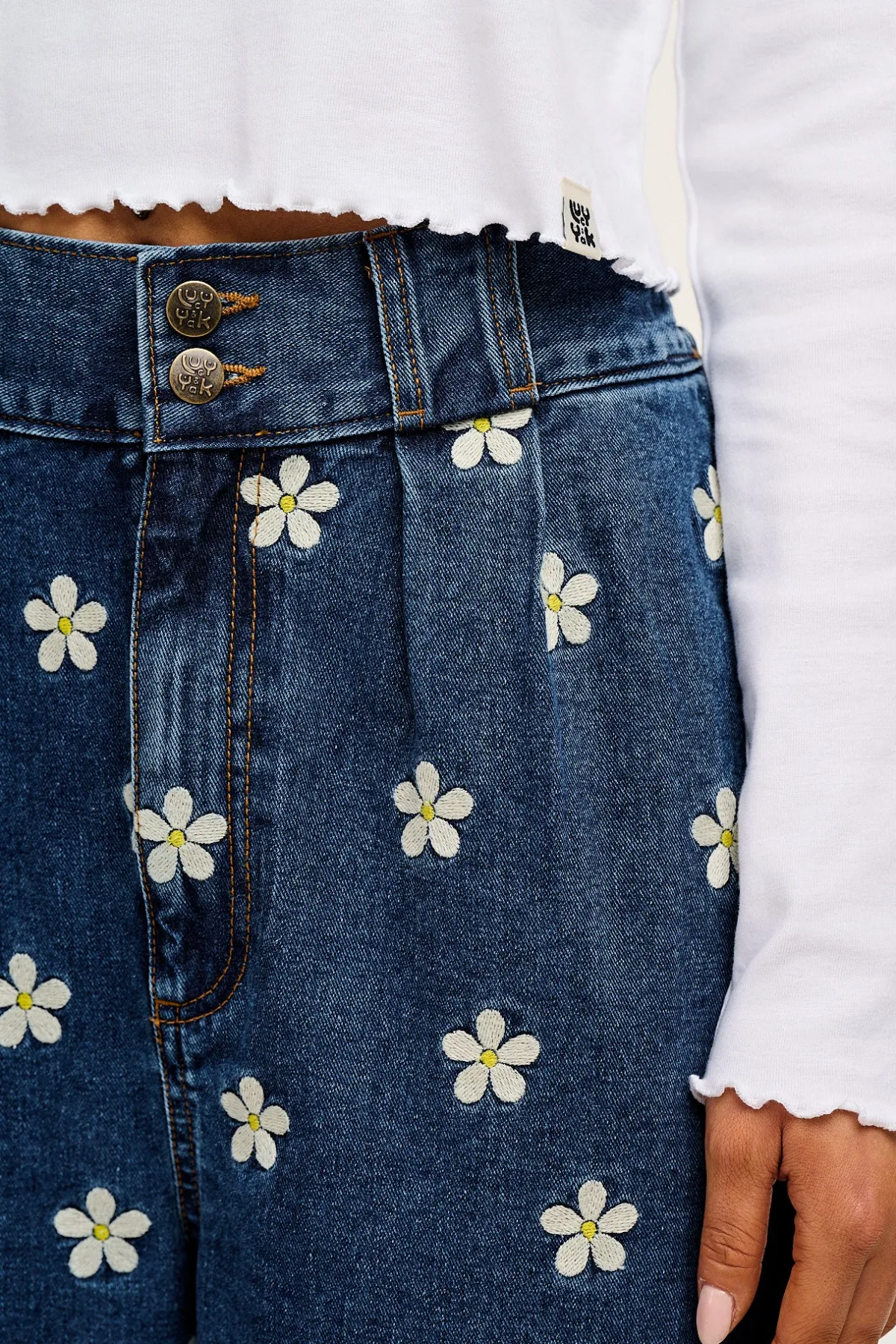 Lucy & Yak Addison - Tapered Denim Jeans in Mid Wash with Daisy Embroidery