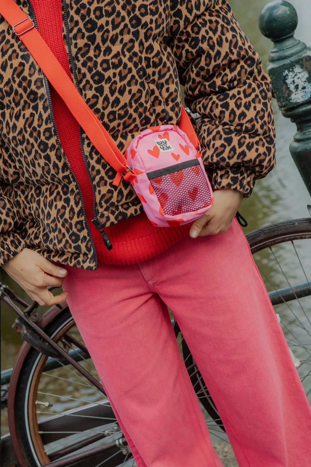 Lucy & Yak Brady - Crossbody Cotton Twill Bag in Pink Heart Cupid Print