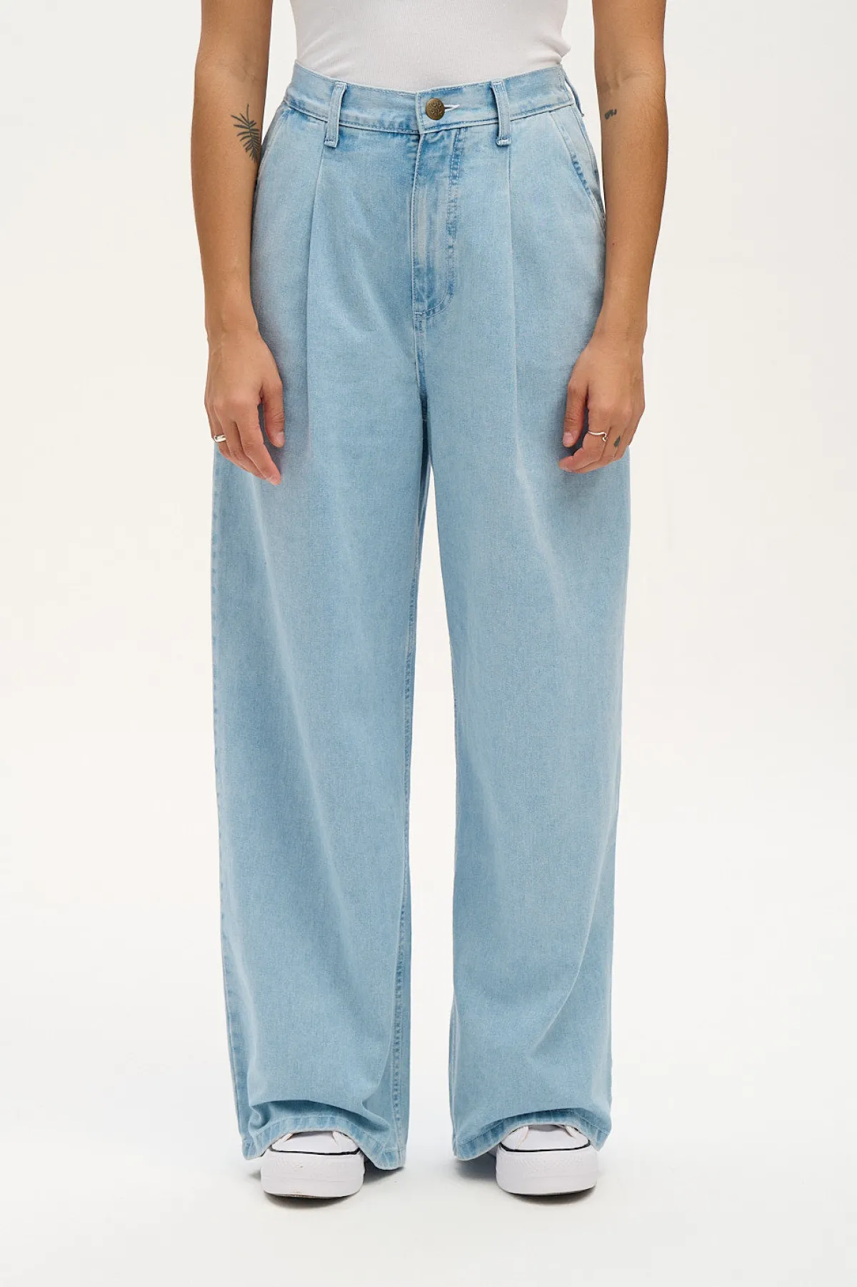 Lucy & Yak Cole - Baggy Wide Leg Denim Jeans in Light Wash Blue