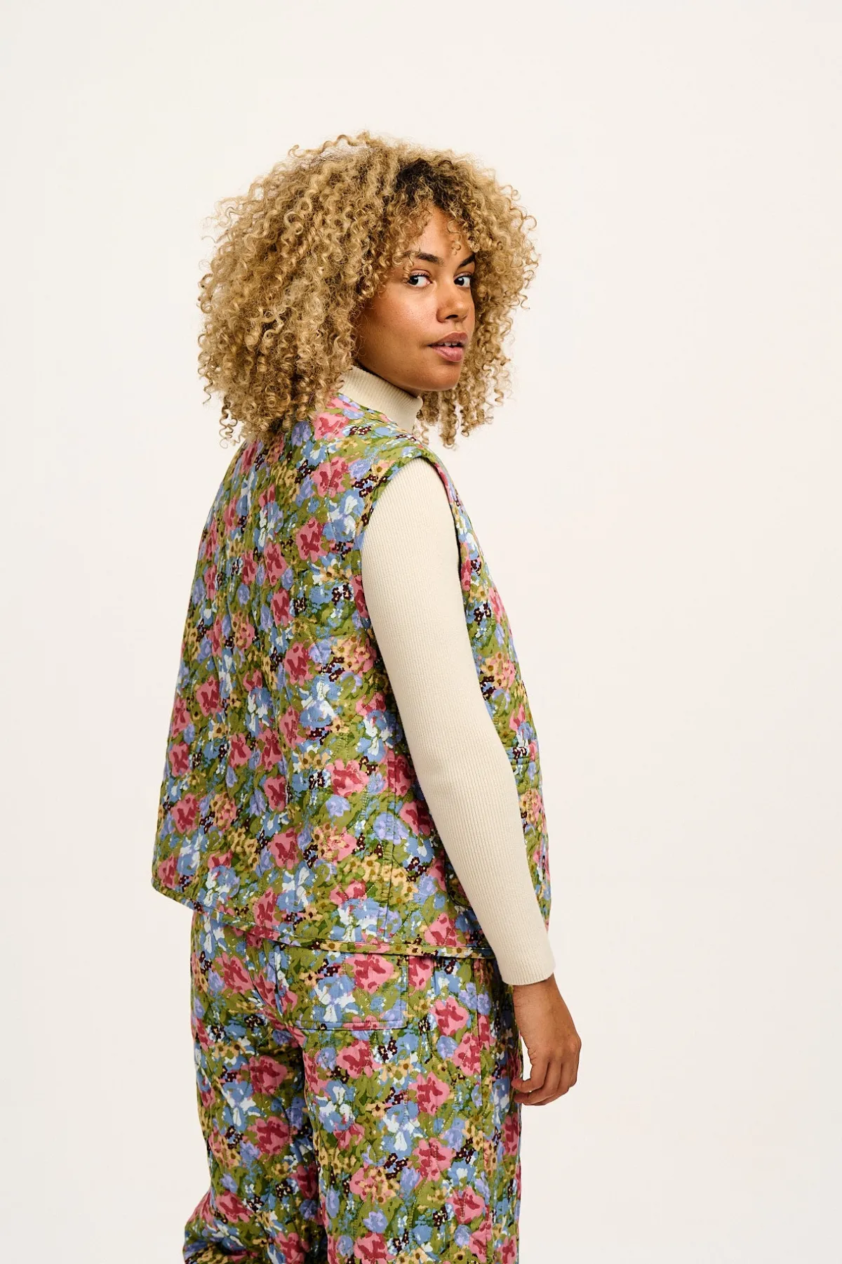 Lucy & Yak Emery - Reversible Quilted Gilet in Elsinore Floral Print