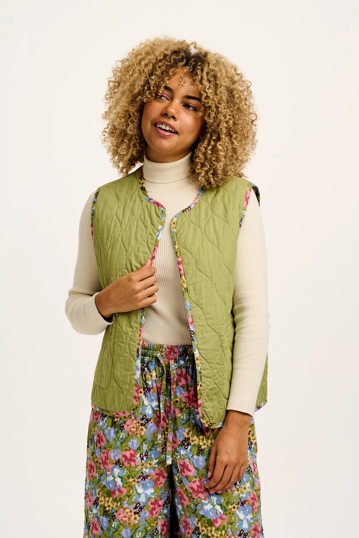 Lucy & Yak Emery - Reversible Quilted Gilet in Elsinore Floral Print