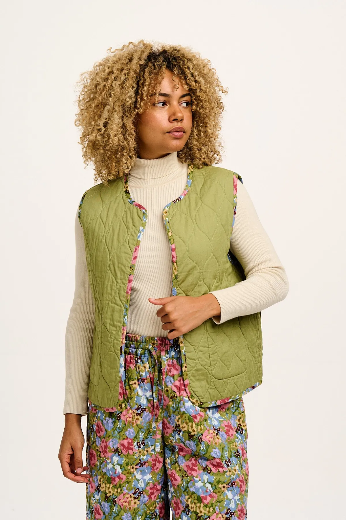 Lucy & Yak Emery - Reversible Quilted Gilet in Elsinore Floral Print