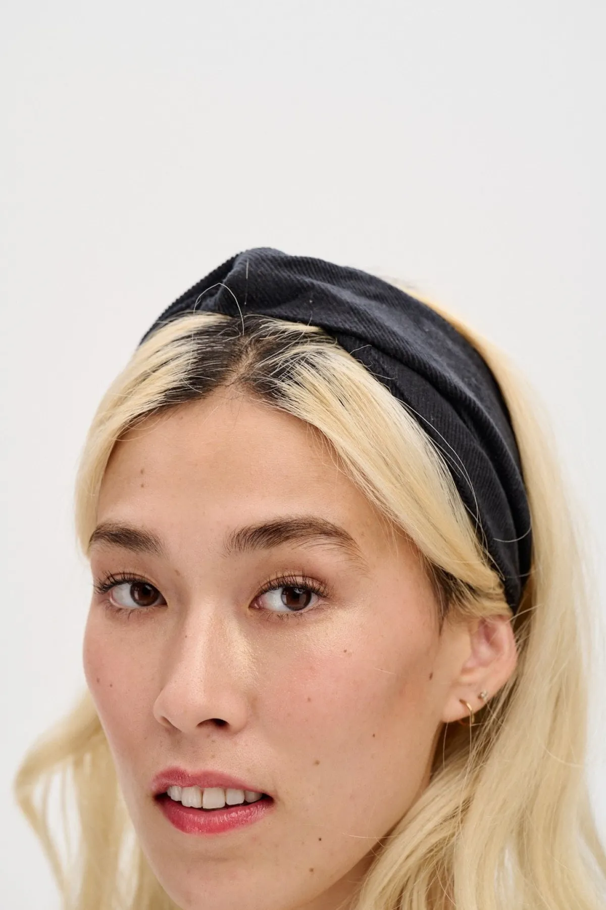 Lucy & Yak Hallie - Twist Top Headband in Black