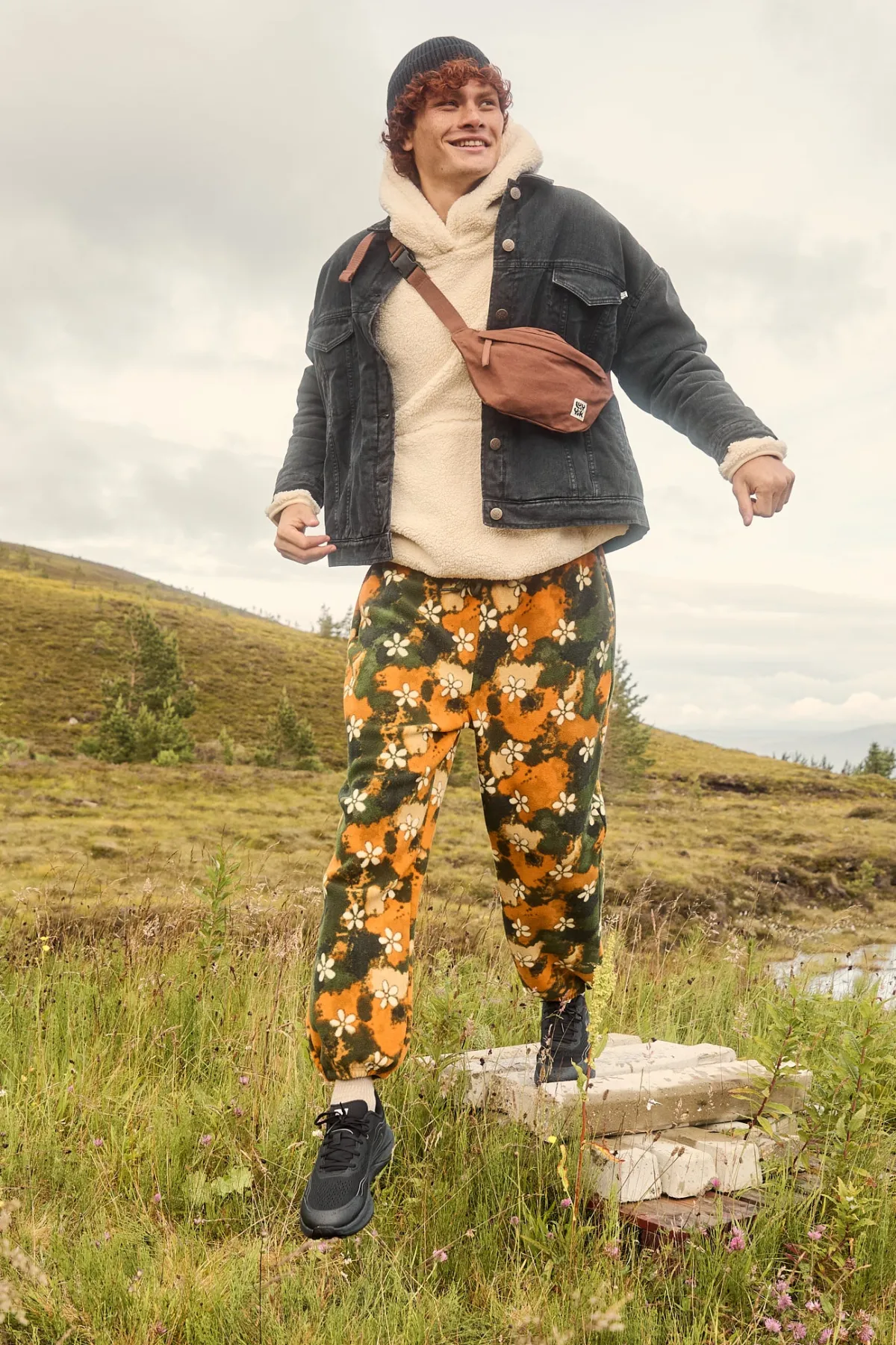 Lucy & Yak Jamie - Polar Fleece Joggers in Green Daisy Lu Print