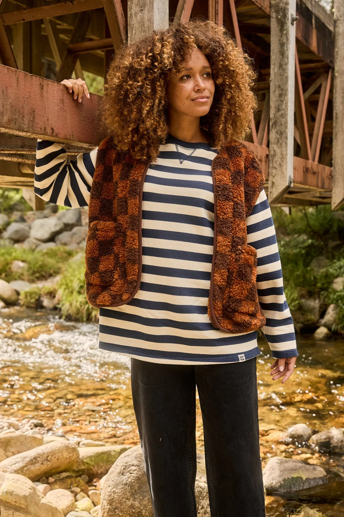 Lucy & Yak Kai - Midweight Cosy Loop Back Cotton Sweatshirt in Navy & Ecru