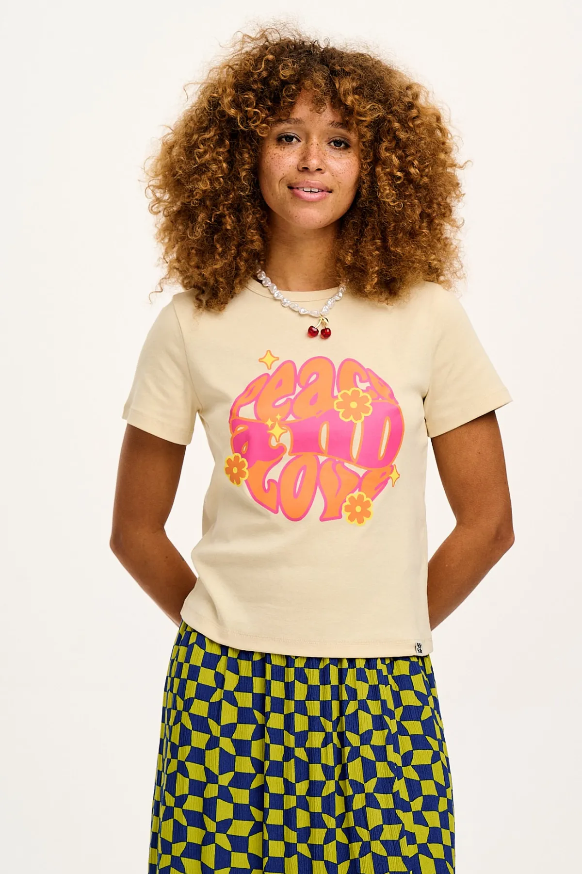 Lucy & Yak Maya - Cotton Tee in Peace and Love Print