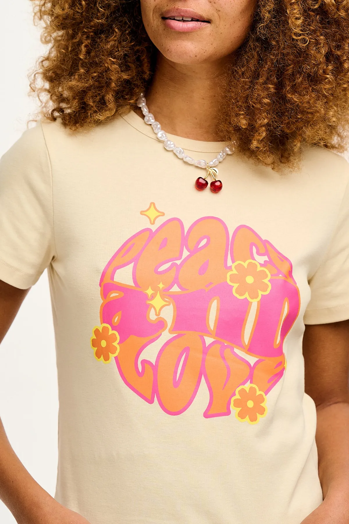 Lucy & Yak Maya - Cotton Tee in Peace and Love Print